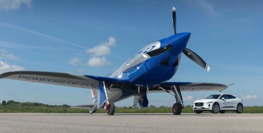 Електричний літак Rolls-Royce вперше піднявся в небо