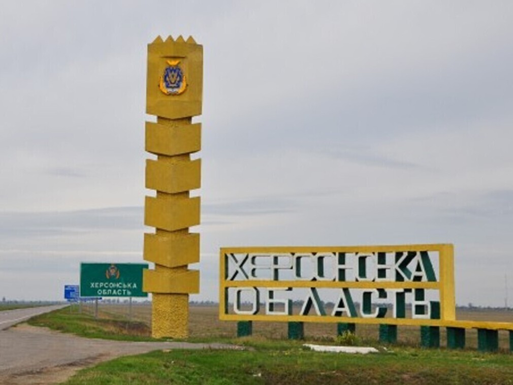 Росіяни обстріляли село на Херсонщині, є загиблий та поранена