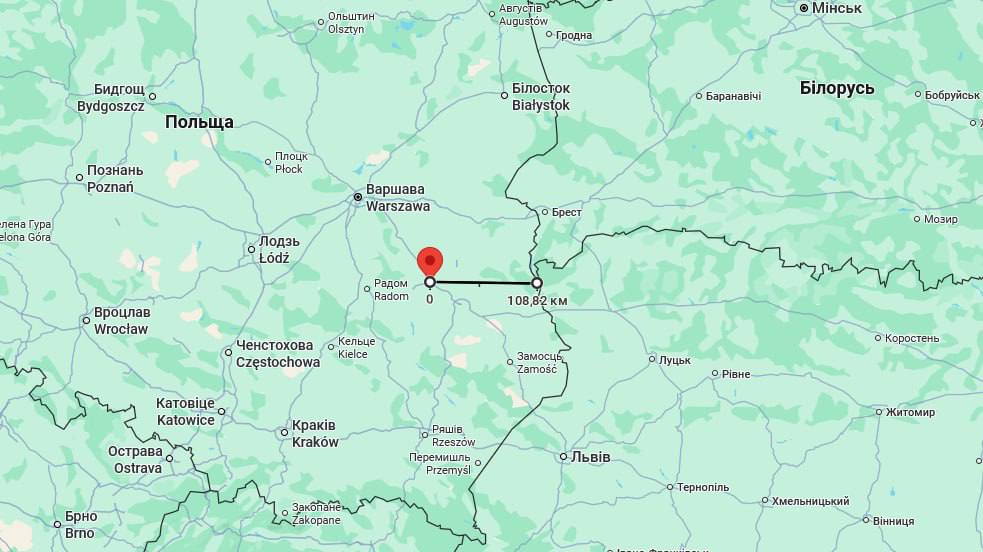 У Польщі вночі впав та вибухнув невідомий об'єкт: у прилеглих будинках повибивало вікна (фото)