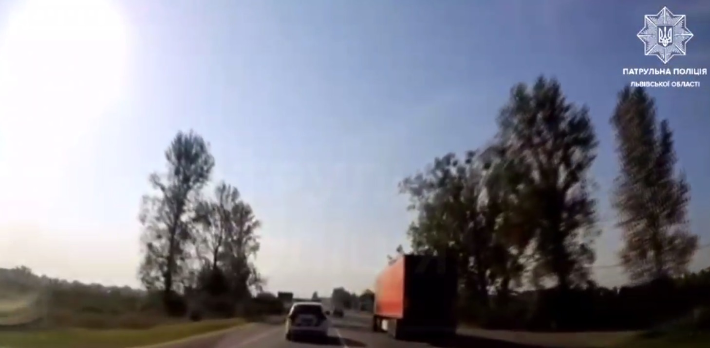 У Львові п’яний викрадач авта влаштував дві ДТП і «перегони» з поліцією. Відео