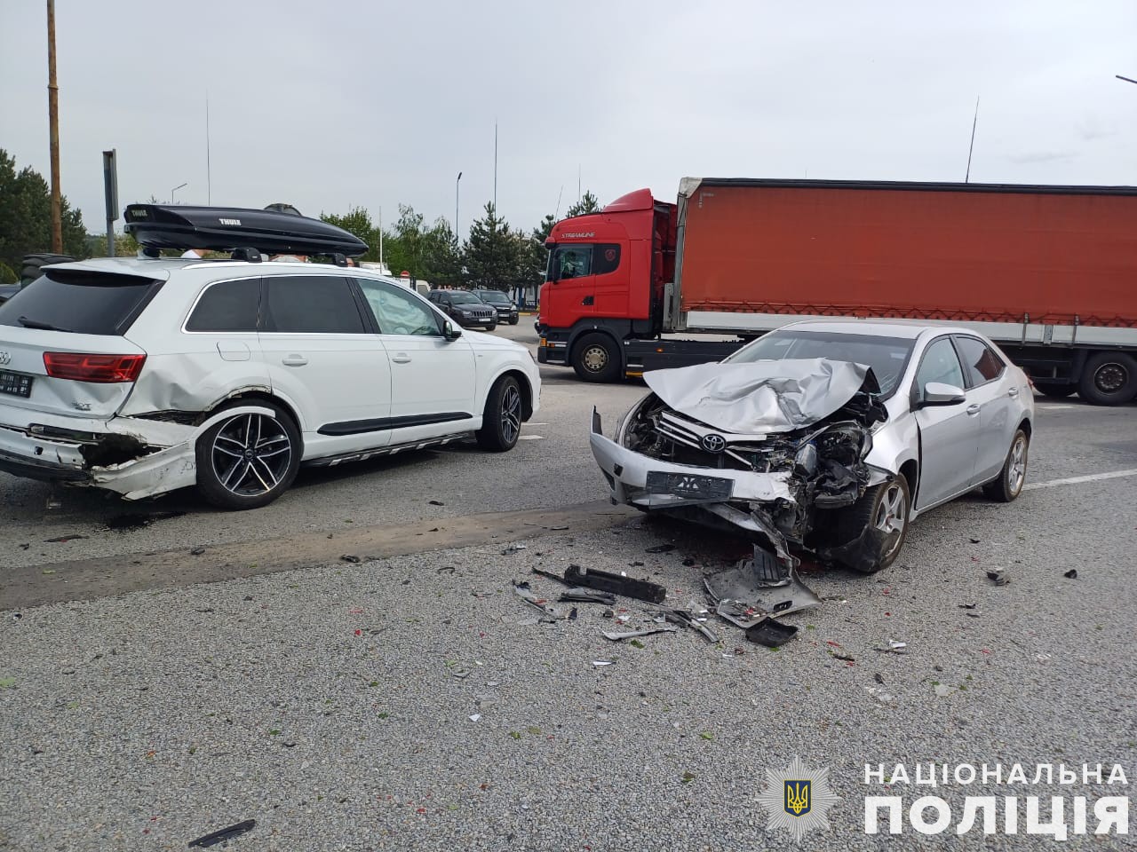 Біля Львова у ДТП травмувалися молода водійка та її пасажирка