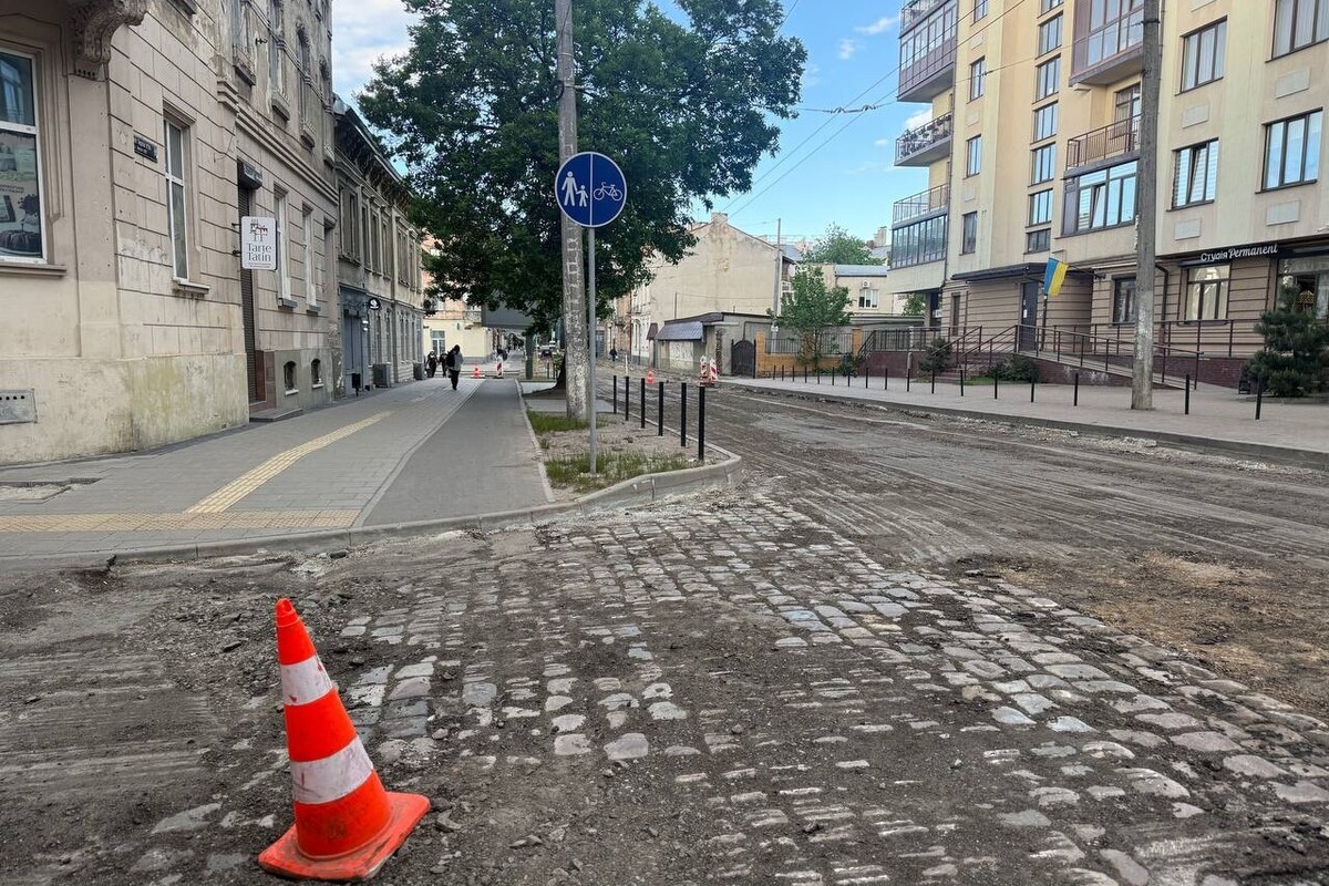 Під час ремонту вулиці у Львові знайшли історичну бруківку:  Що з нею буде