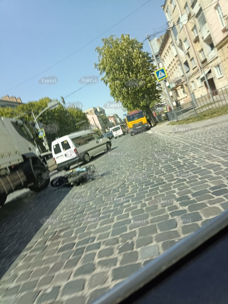 У Львові аварія заблокувала важливу вулицю: з'явилося фото