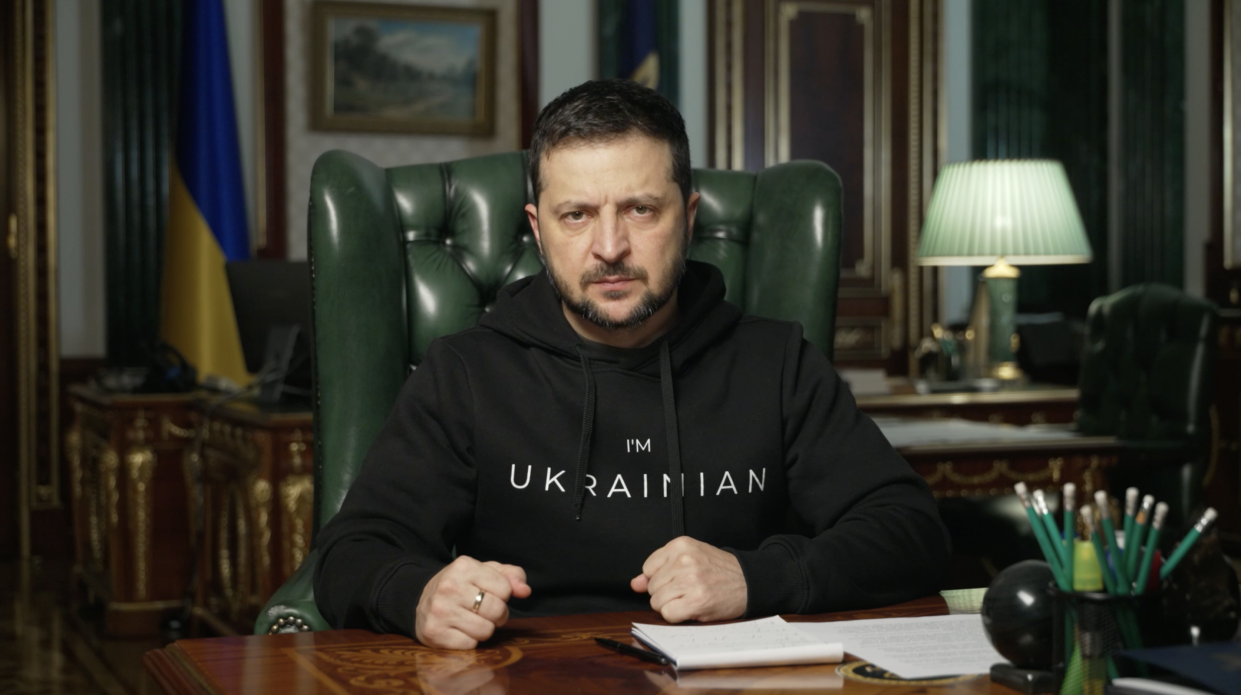 Лютий рік незламності. Зеленський звернувся до українців на роковини війни