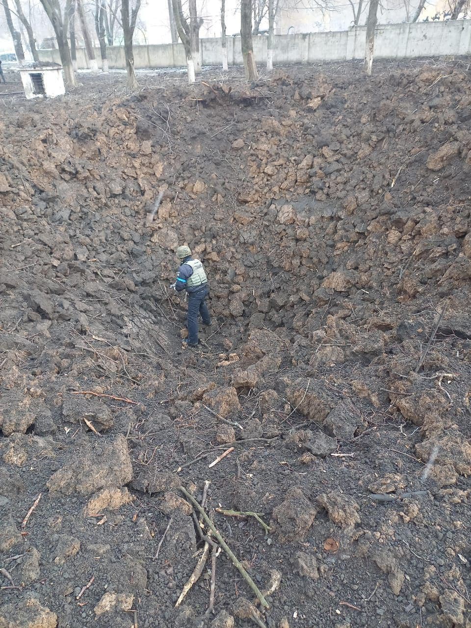 У Маріуполі окупанти скинули бомби на пологовий будинок
