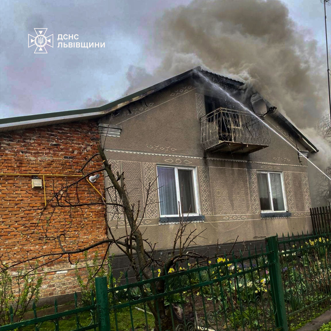 На Львівщині вирувала сильна пожежа: є фото