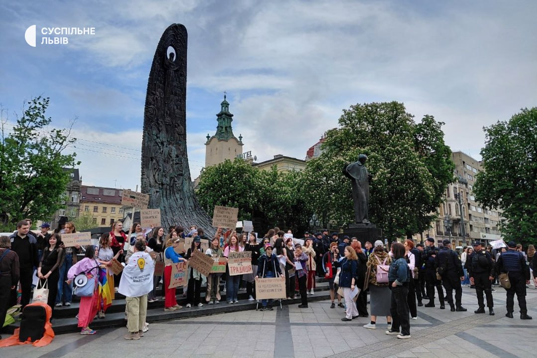 У центрі Львова триває акція протесту проти нового Цивільного кодексу: Про що йдеться (ВІДЕО)