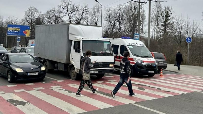 У Львові водій «швидкої» збив 22-річну дівчину