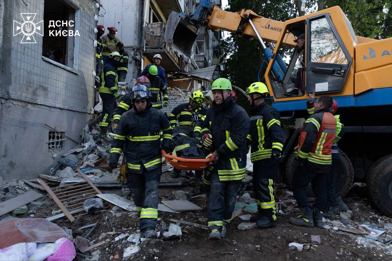 У Києві кількість загиблих зросла до 26 осіб, серед них - троє дітей (фото)