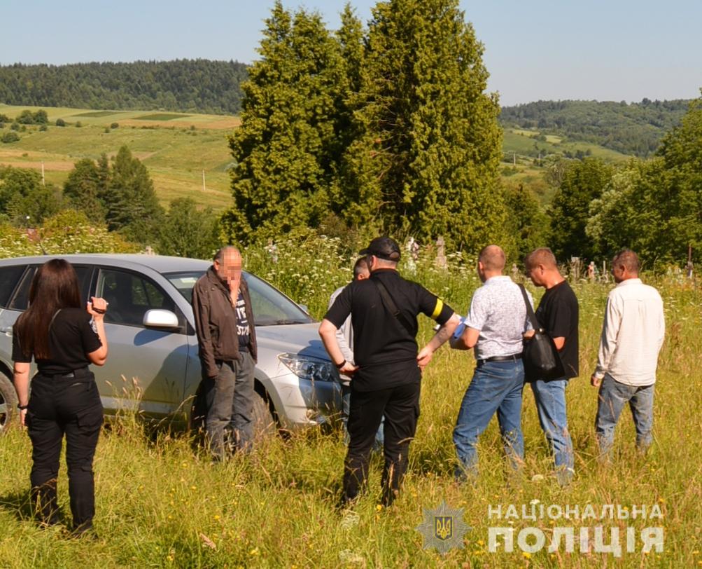 На Львівщині мисливець убив чоловіка, який ходив лісом