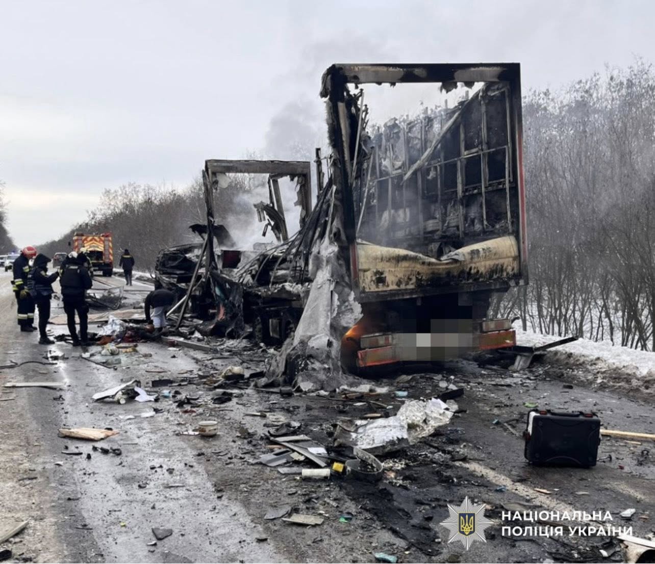 Моторошна автотроща на Кіровоградщині: автопоїзд зіткнувся з двоповерховим пасажирським автобусом (ФОТО)