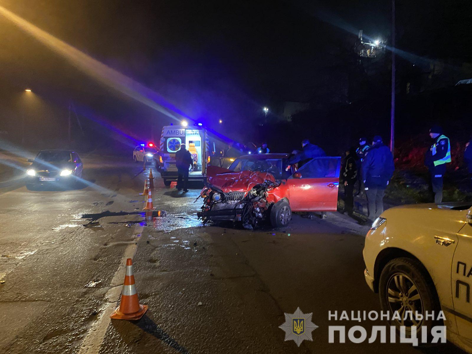 Масштабна ДТП у Львові. Четверо осіб потрапили в лікарню