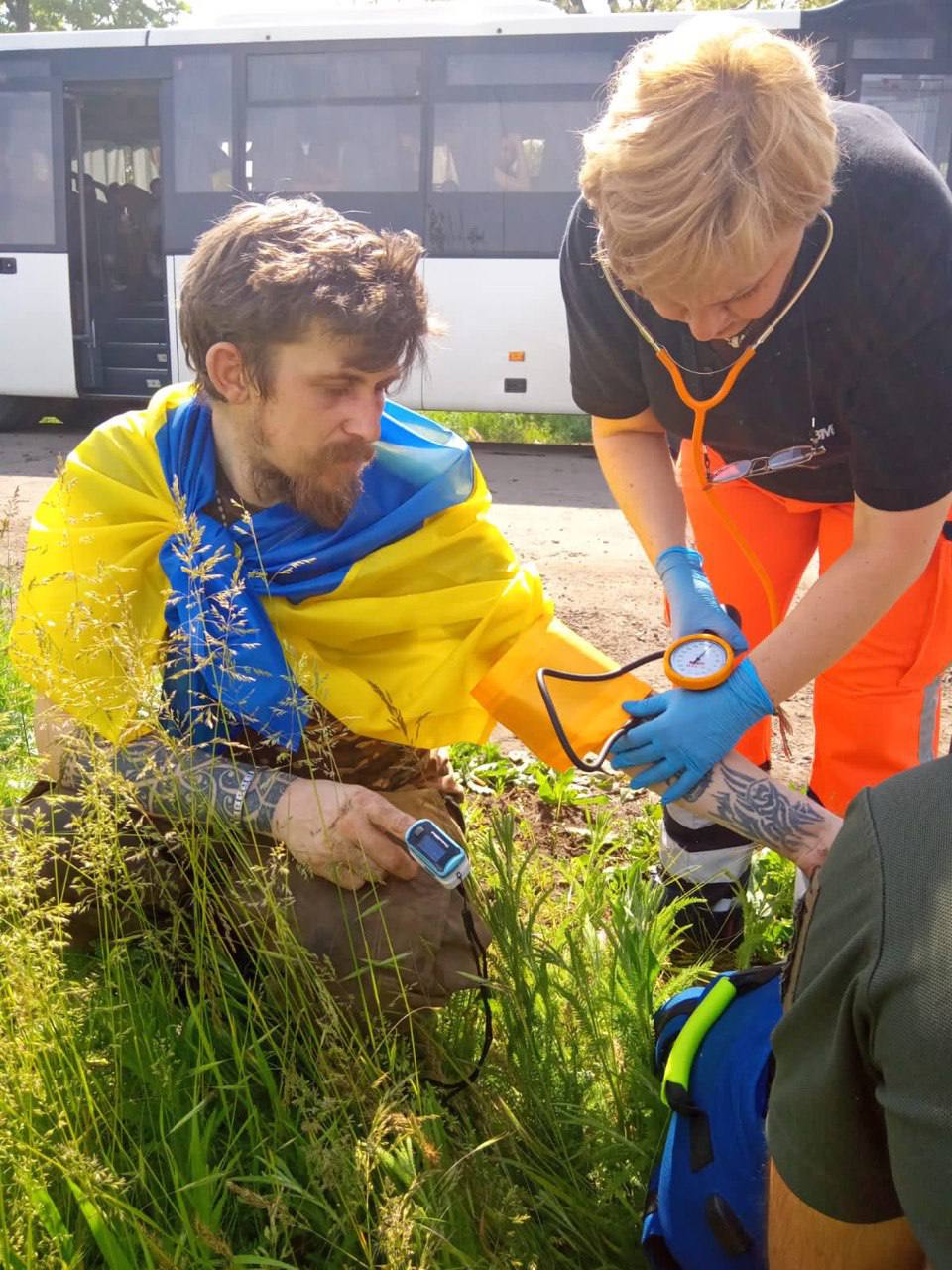 Повернення з безвісти. Перші кадри звільнених захисників Бахмута після полону