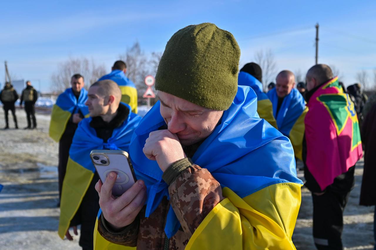 Україна повернула додому ще 207 воїнів: відбувся 50-й обмін полоненими