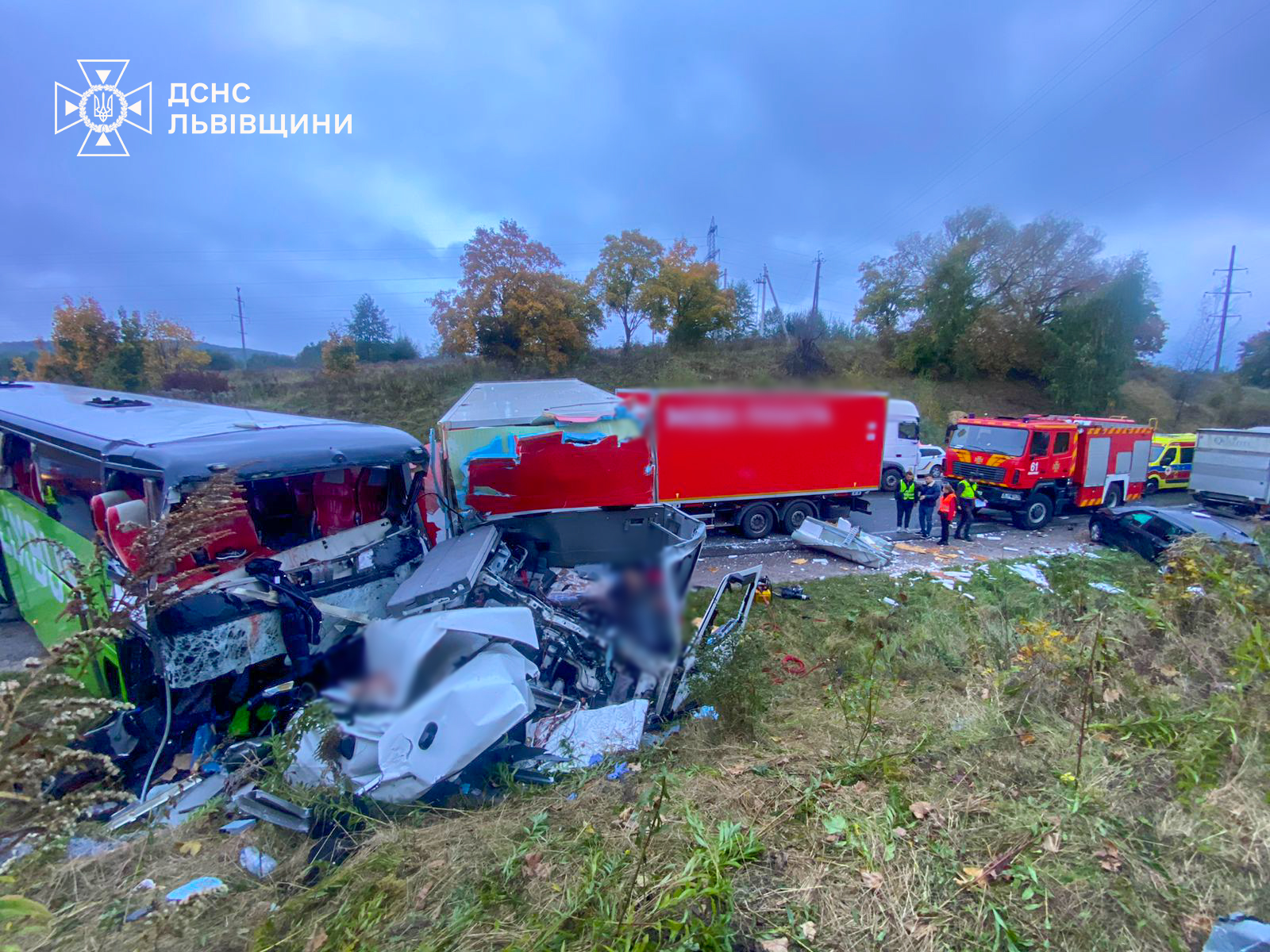 Зʼявилися перші фото з місця смертельної аварії біля Львова