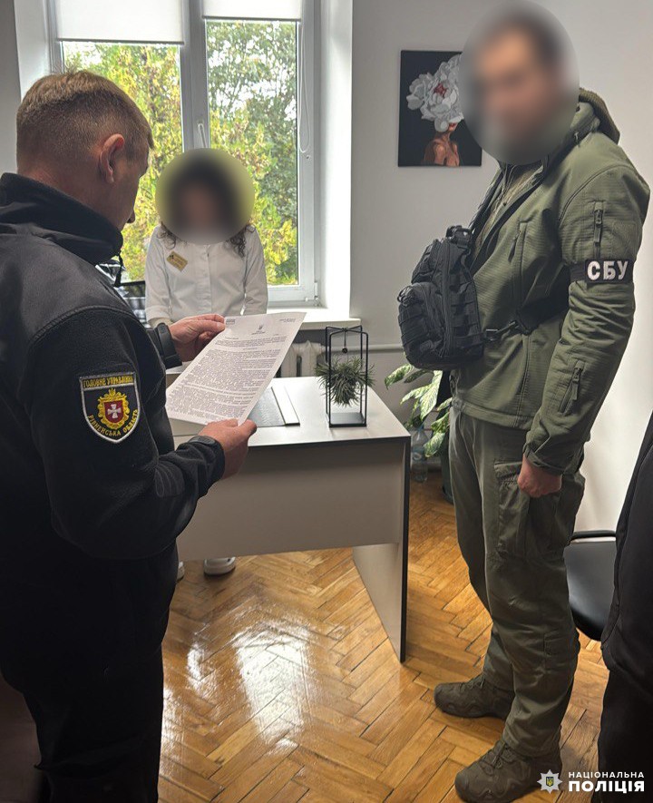 Організувала в Рівному схему для ухилянтів: лікарці МСЕК повідомили про підозру