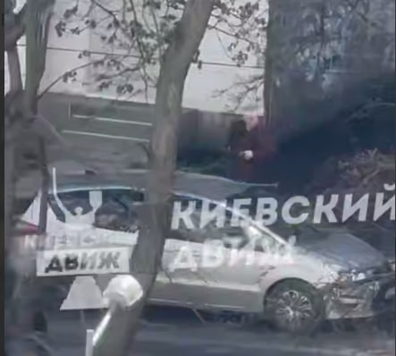 У Києві чоловік стріляє по людях на вулиці: є загиблий і поранені. Триває спецоперація поліції (ВІДЕО)