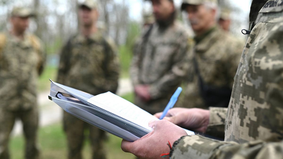 Замість допомоги армії — до ТЦК: з відомим волонтером сталась пригода під Львовом