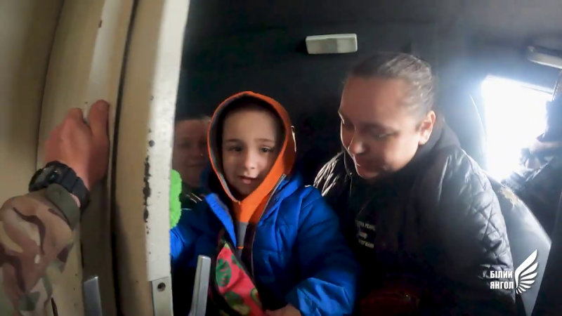 Жили в підвалі, надвір не виходили. З Бахмута евакуювали родину з дитиною