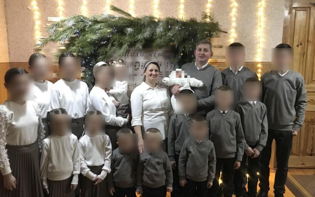 На обід - 7 літрів борщу. Як живе матір 16 дітей з Львівщини