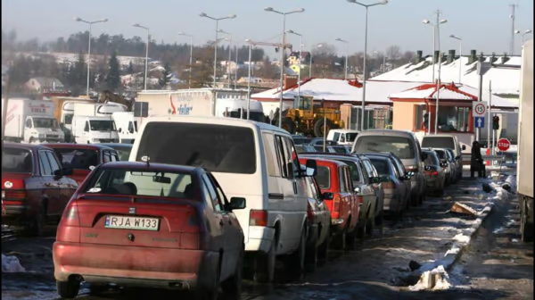Рекордні черги на кордоні з Польщею: прикордонники зробили заяву