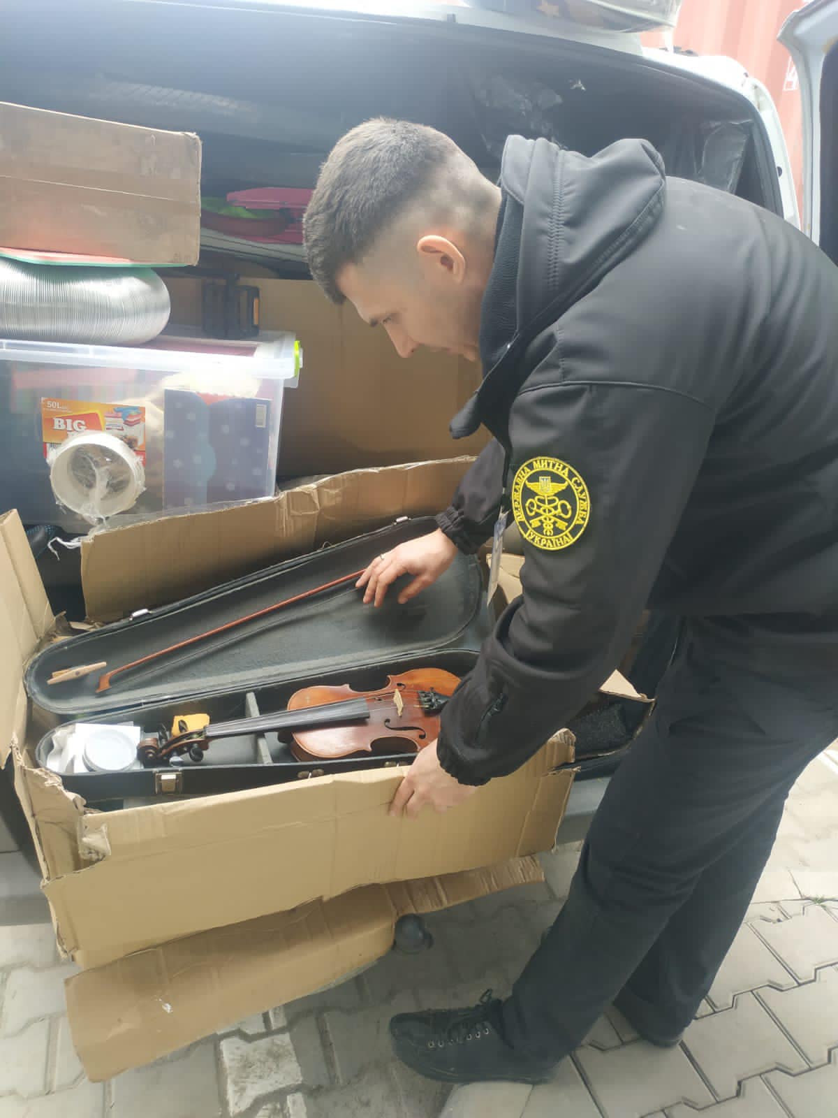 З України намагалися вивезти старовинну скрипку Страдіварі