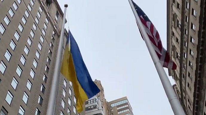 В центрі Нью-Йорка мер підняв синьо-жовтий прапор