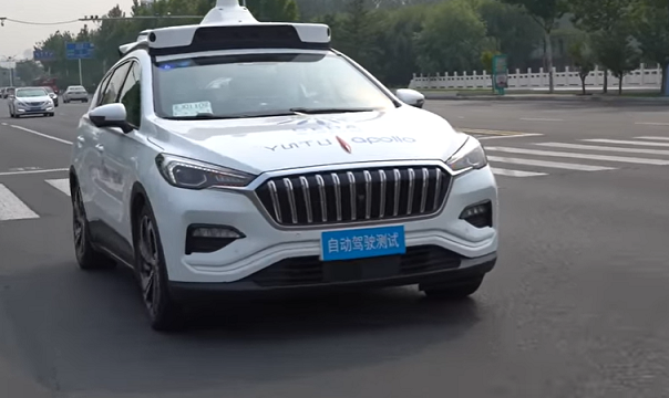 У Китаї продемонстрували електричний робот-автомобіль