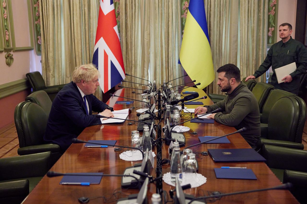 Джонсон привіз у Київ новий пакет військової допомоги Україні