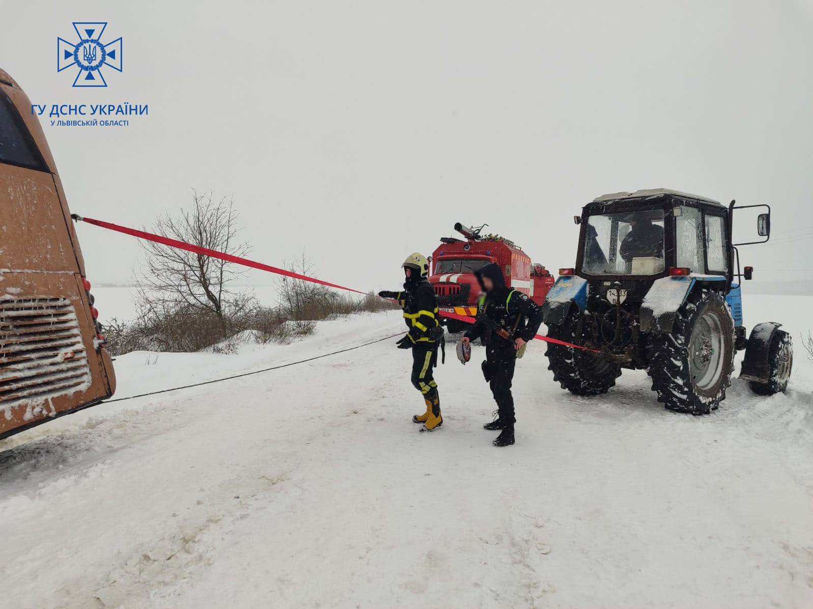 На Львівщині автобус сполученням «Рига-Вінниця» застряг в снігу