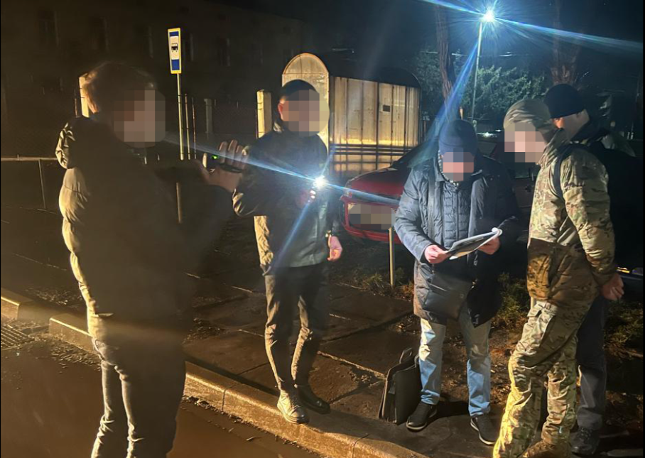 На Львівщині затримали правоохоронця, який допомагав уникати мобілізації