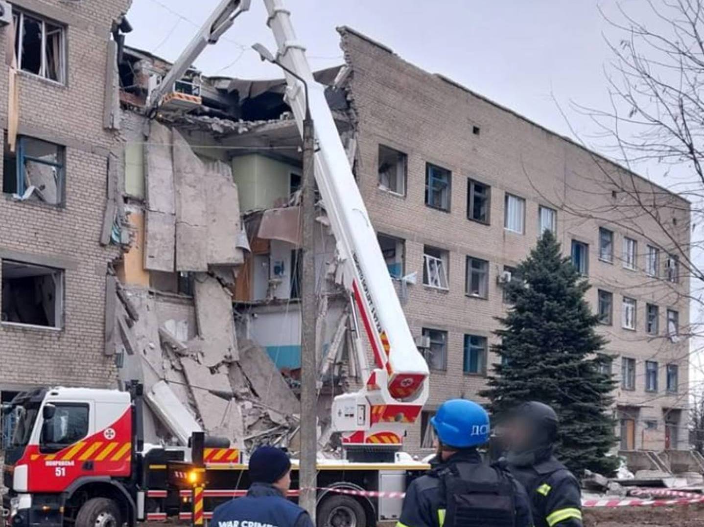 Російські війська вдарили по міській лікарні Селидового на Донеччині, є жертви