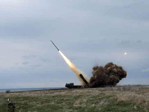 На Харківщині окупанти обстріляли селище Печеніги: поранені сім людей, з них двоє дітей