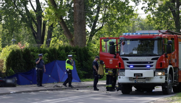У Варшаві авто врізалося в дерево і загорілося: загинули двоє українців