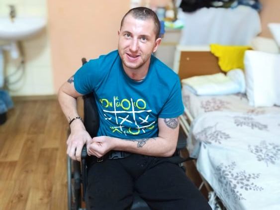 Уже зробив кілька кроків. Важкопоранений воїн Андрій Дячишин розповів про свій стан