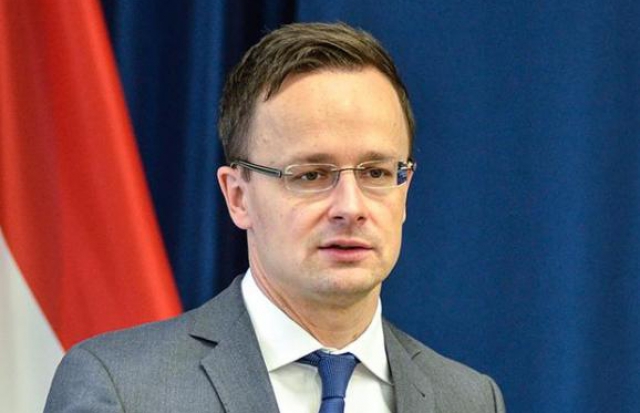 Угорщина знову закликала не давати зброю Україні