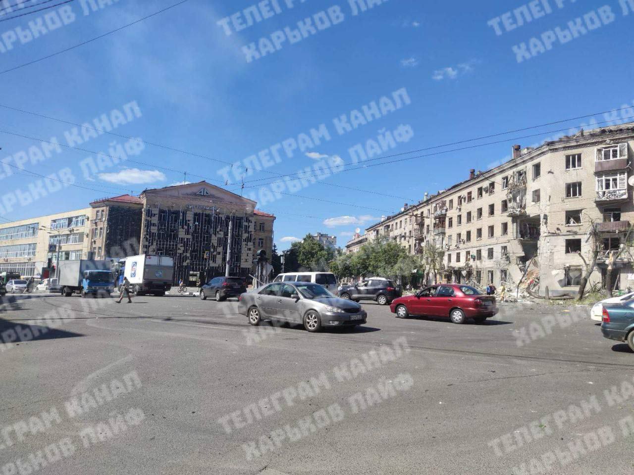 Одна із загиблих – пасажирка тролейбуса: відомі наслідки удару по центру Харкова