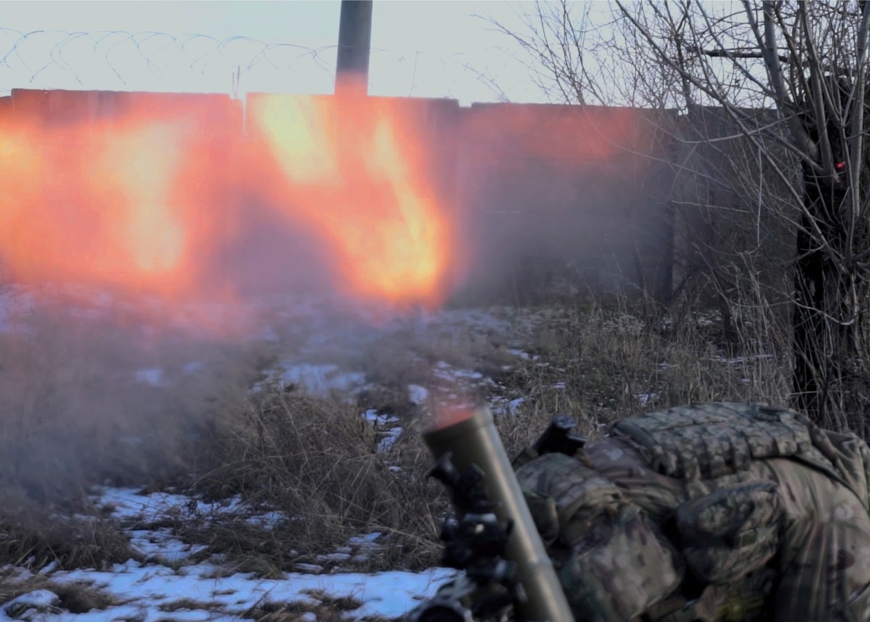 Як відбивають штурми. Прикордонники показали удари по ворожій піхоті в Бахмуті