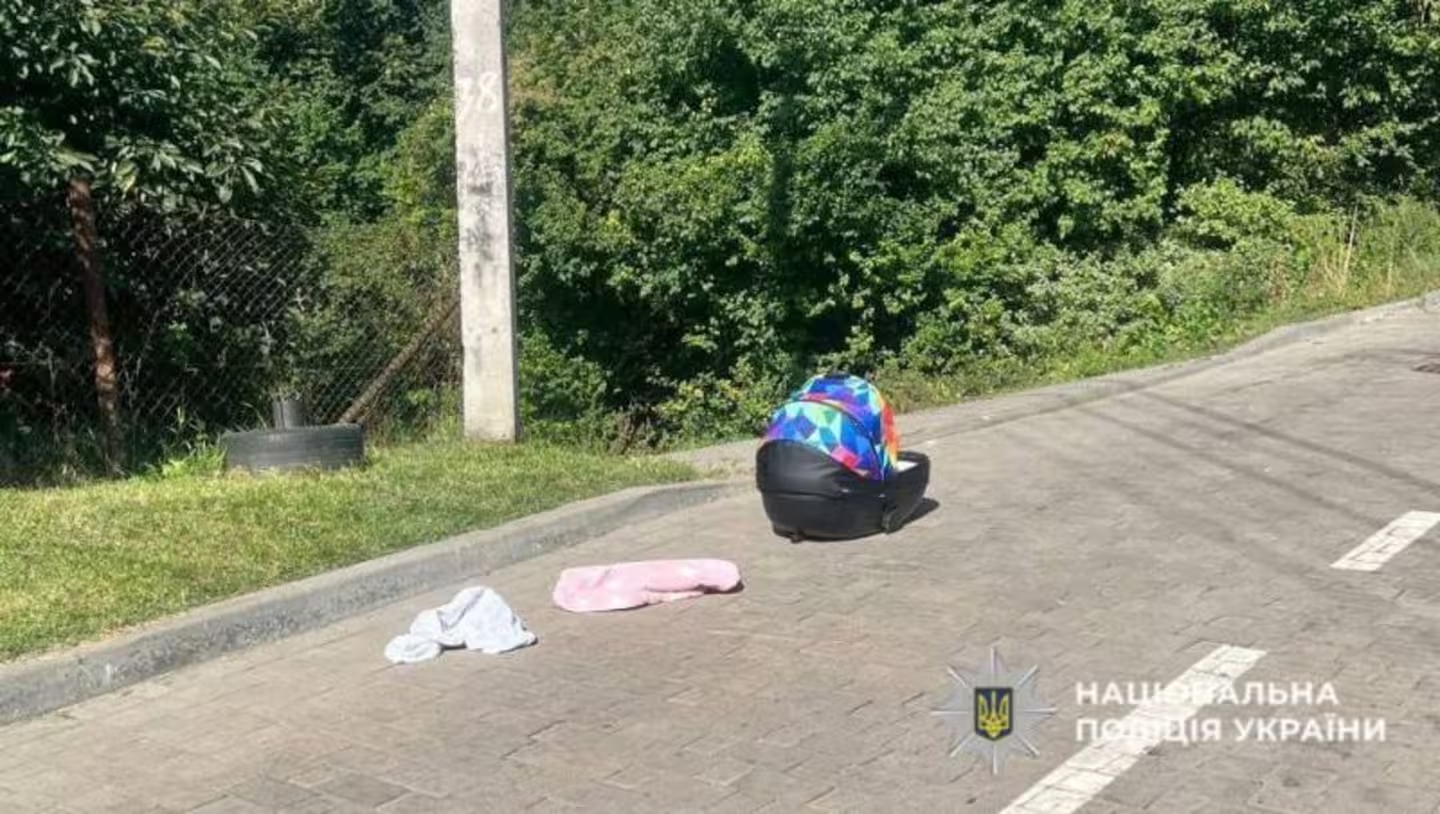 У Львові судитимуть батька, який забув люльку з дитиною на даху авто