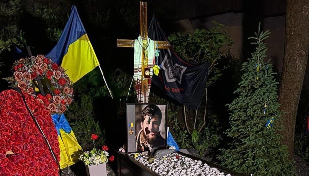 Наруга над могилами Героїв у Києві: підозрювану помістили до психлікарні