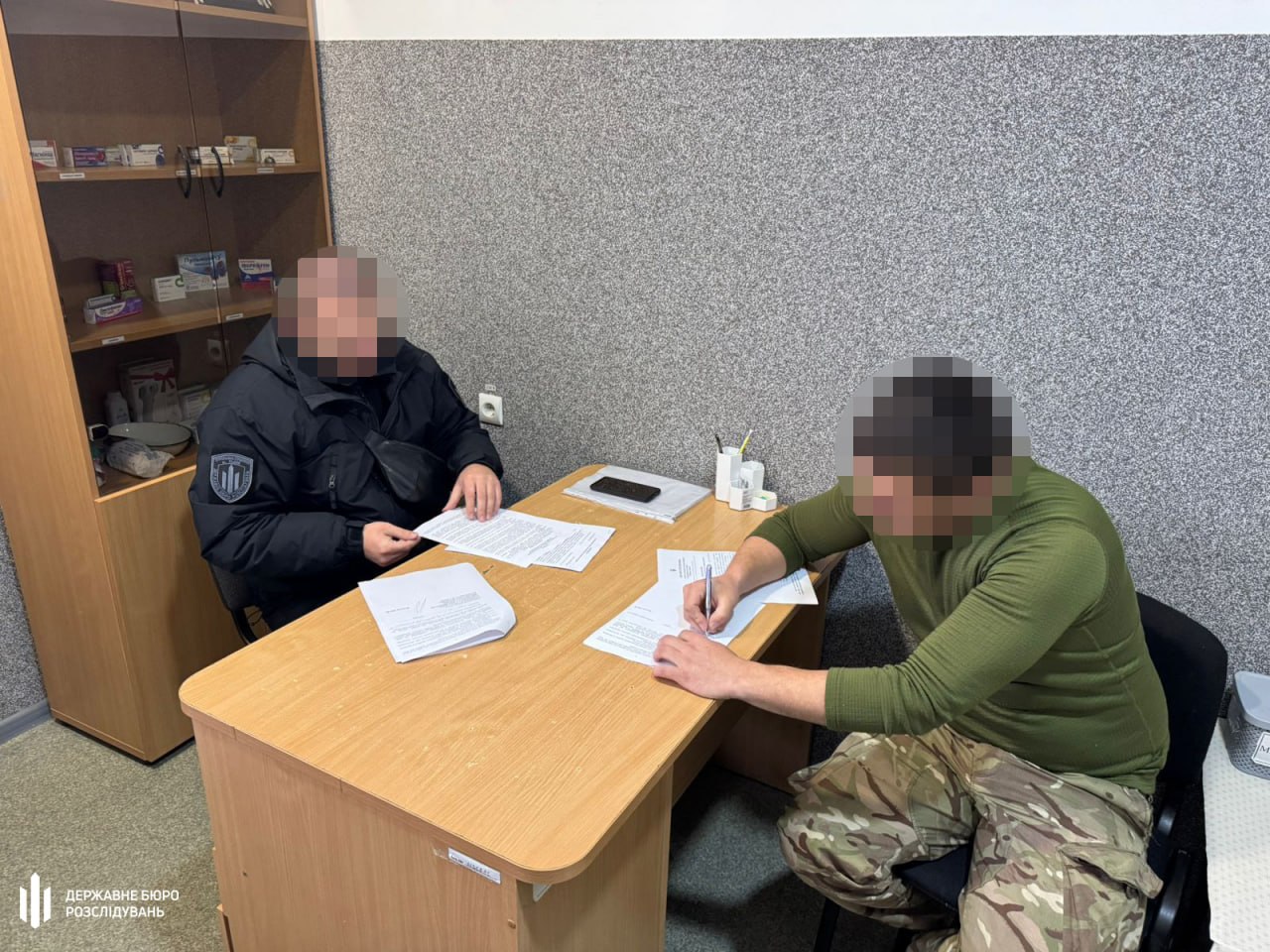 На Прикарпатті сержанти ТЦК за гроші переправляли чоловіків до Румунії — ДБР