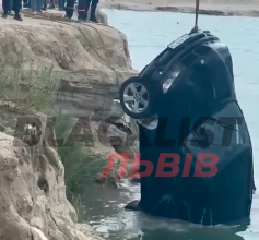 На Львівщині авто з людьми втопилося в Ясниському кар'єрі: що відомо про трагедію (відео)
