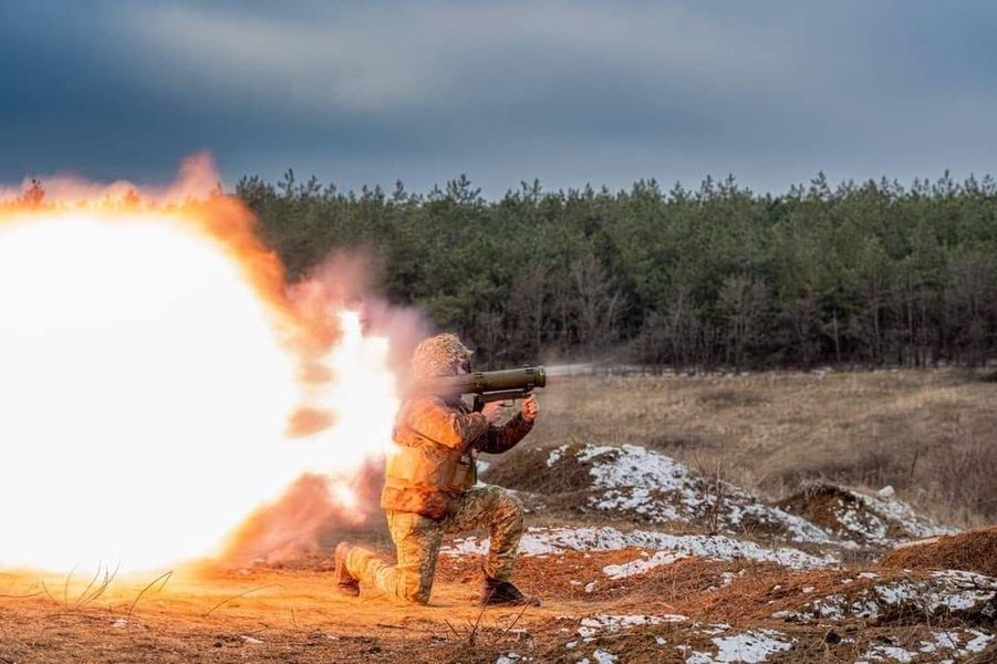 Ворог атакував на шести напрямках, відбулось 98 боєзіткнень. Генштаб