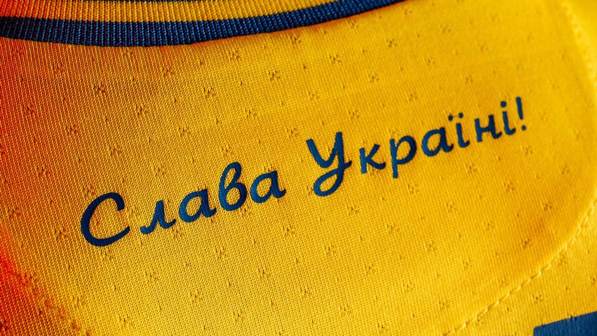 Пристрасті навколо футбольної форми. В УЄФА затвердили, Росія скаженіє