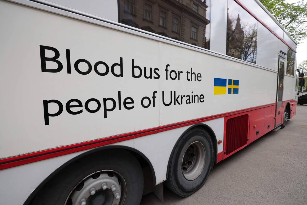 Львівщина отримала мобільний Центр крові зі Швеції