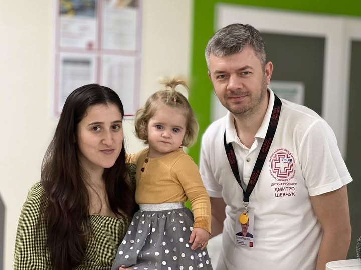 У Львові медики врятували однорічну дівчинку з мультикістозом лівої нирки (фото)