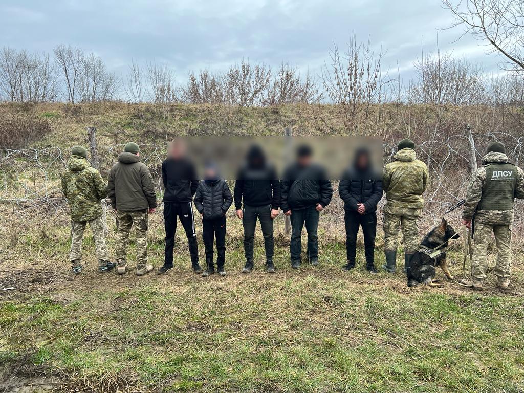 «Водолази» і «човнярі». На Закарпатті впіймали ухилянтів, що втікали з України через Тису