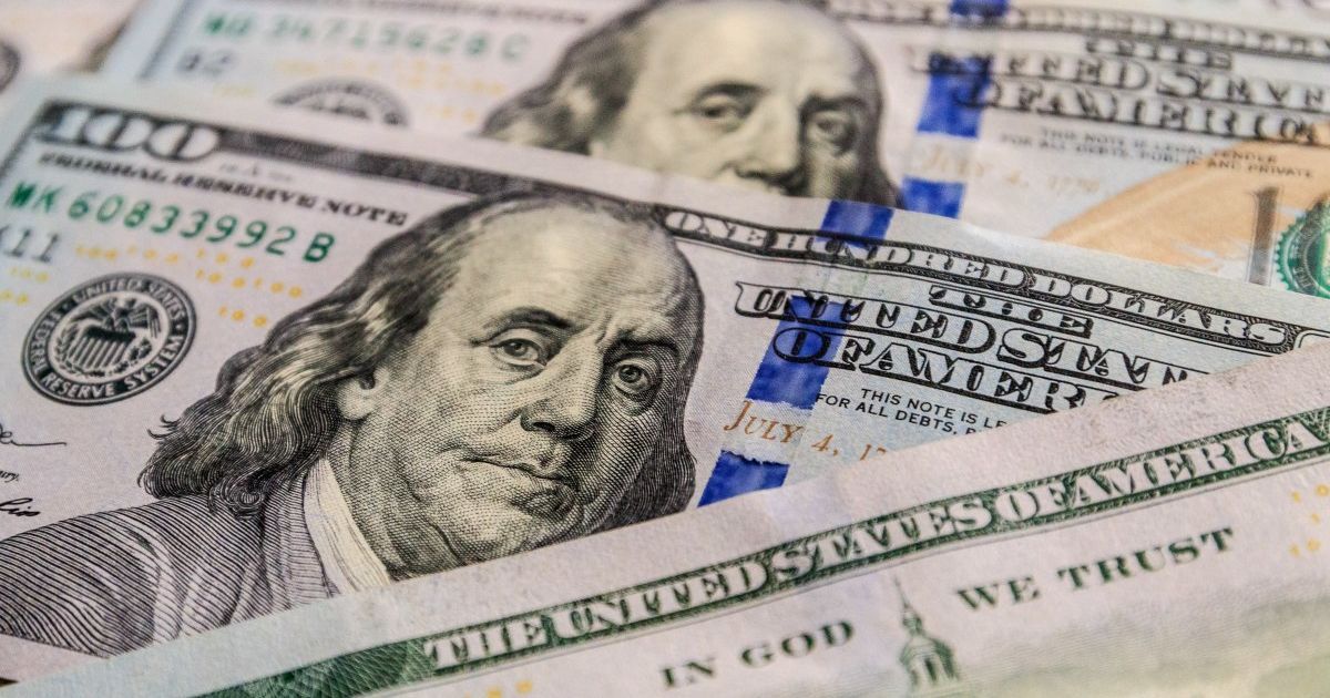 Вартість долара "злетить": НБУ встановив курс валют на 6 травня