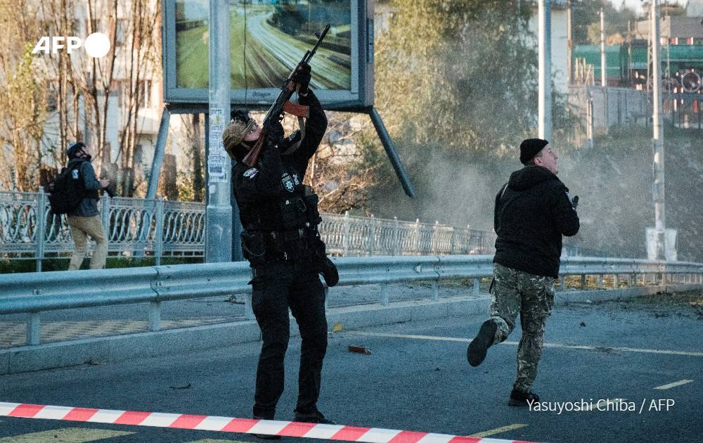 Київські поліцейські показали, як збили "Шахіда" зі стрілецької зброї. Відео