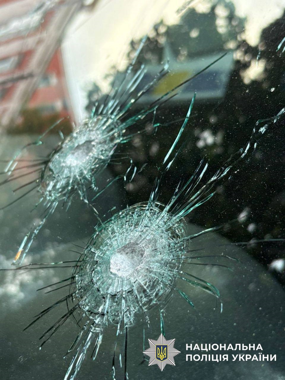 У Києві чоловік влаштував стрілянину у дворі житлового будинку: що відомо (фото)